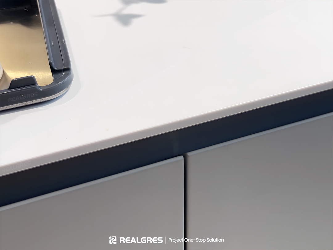 White Cabinets Quartz Countertops