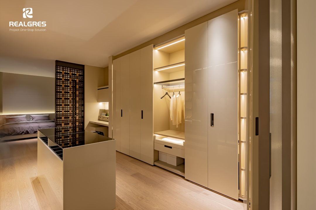 Luxurious Wardrobe Closet