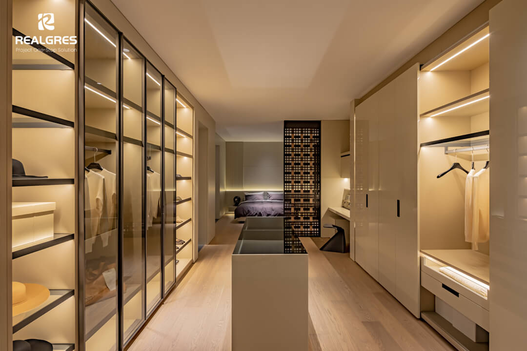 Luxurious Wardrobe Closet